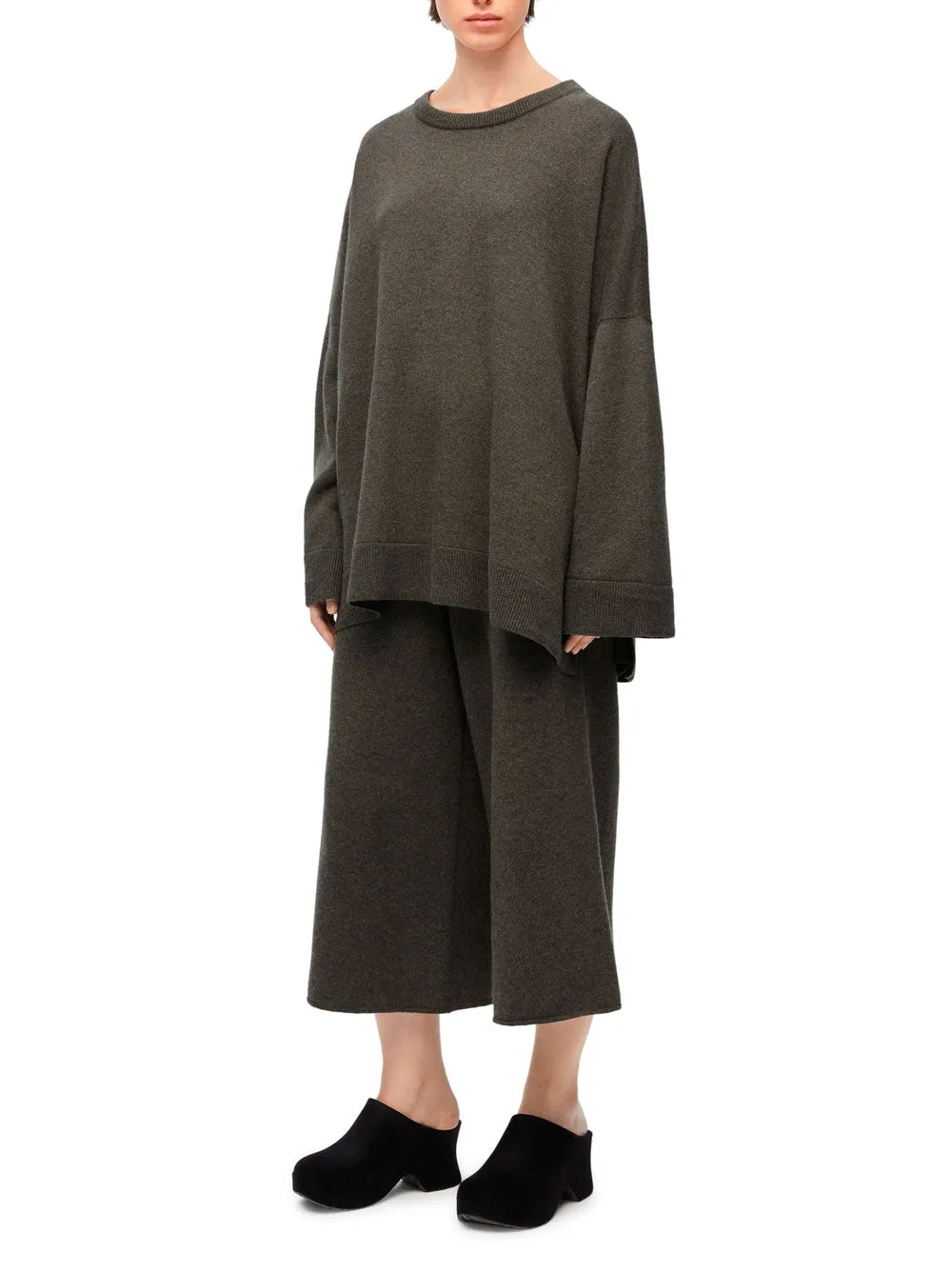 Cropped trousers in cashmere