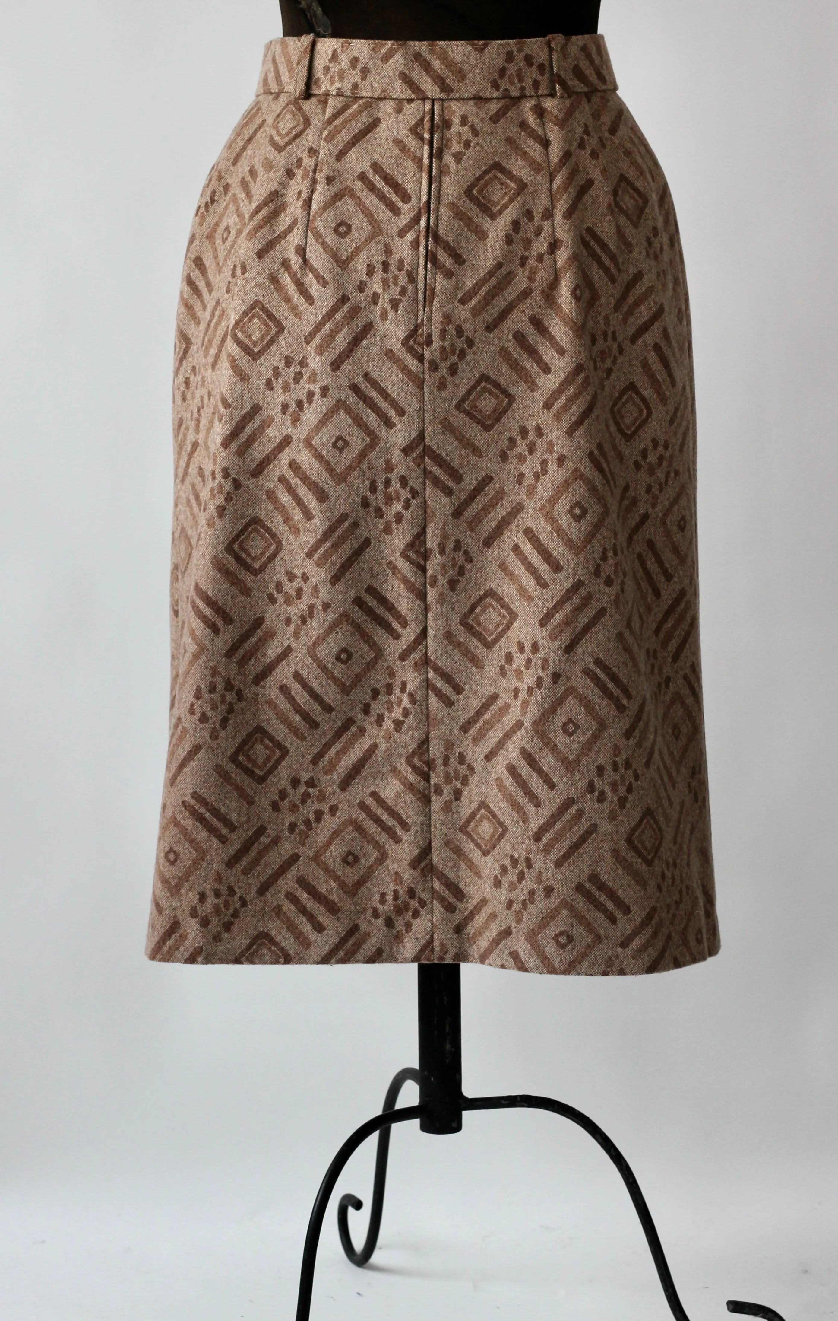 Vintage Beige High Waisted Skirt//Size S/M