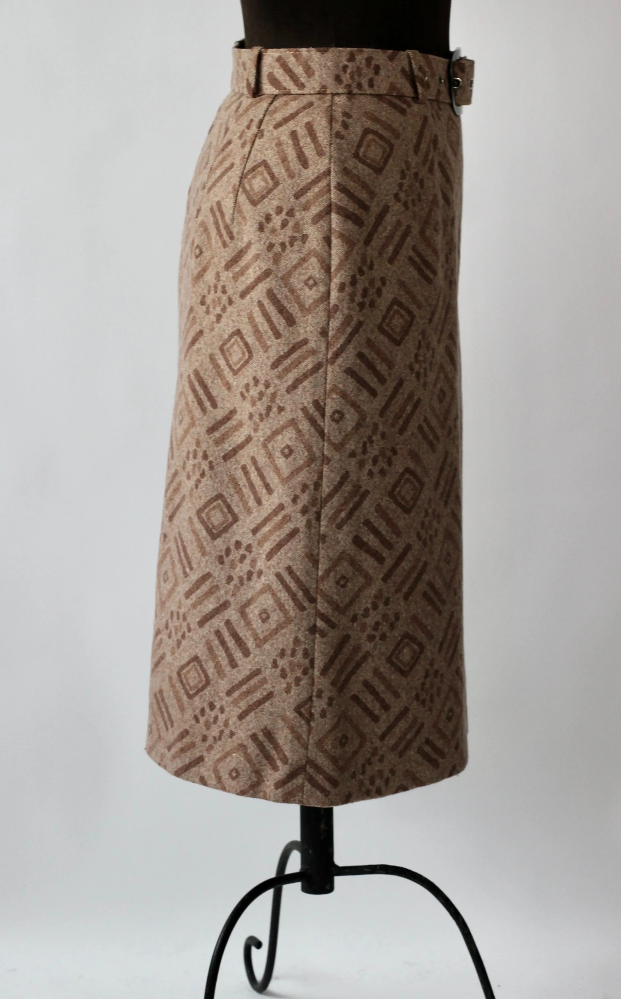 Vintage Beige High Waisted Skirt//Size S/M