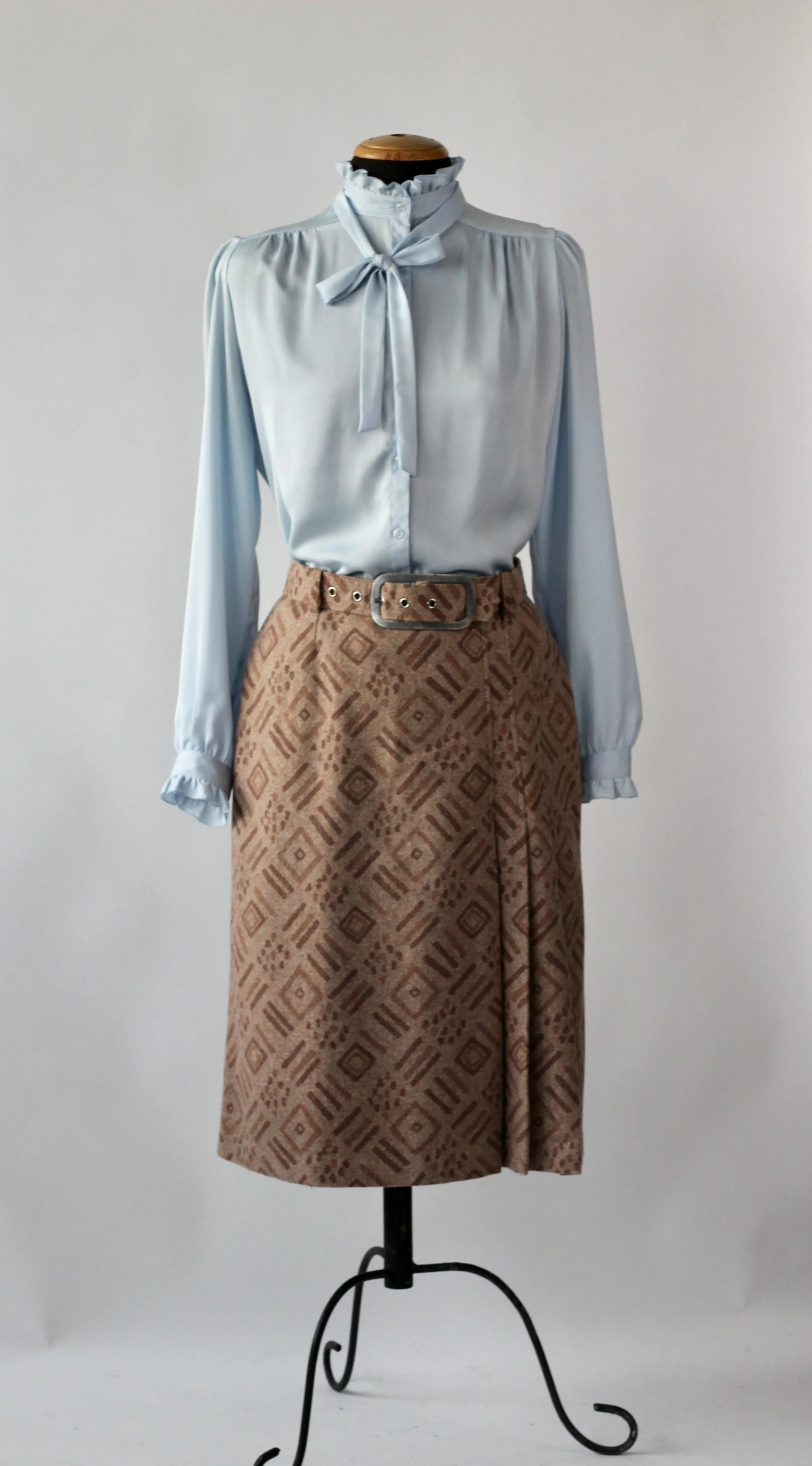 Vintage Beige High Waisted Skirt//Size S/M
