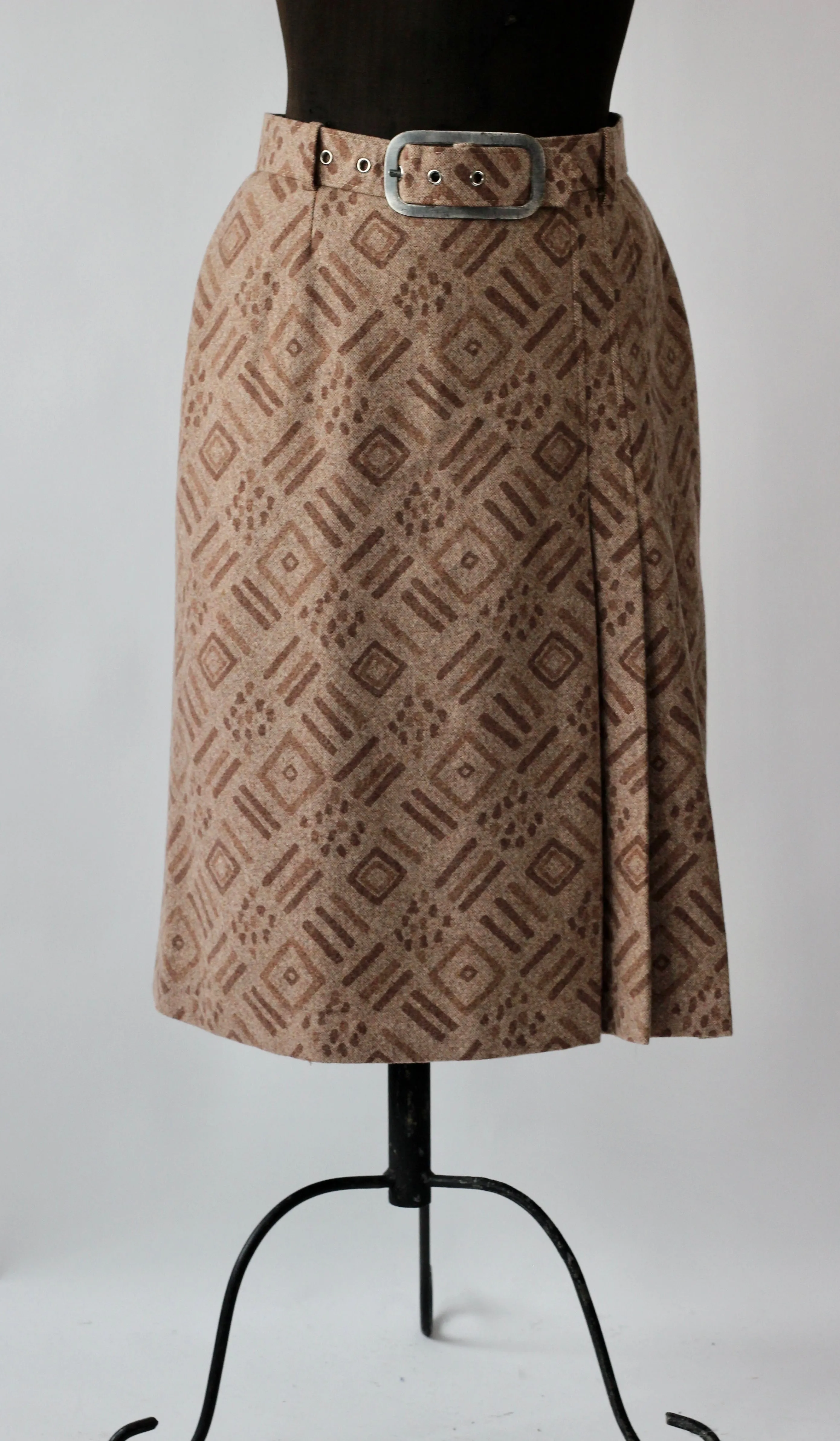 Vintage Beige High Waisted Skirt//Size S/M