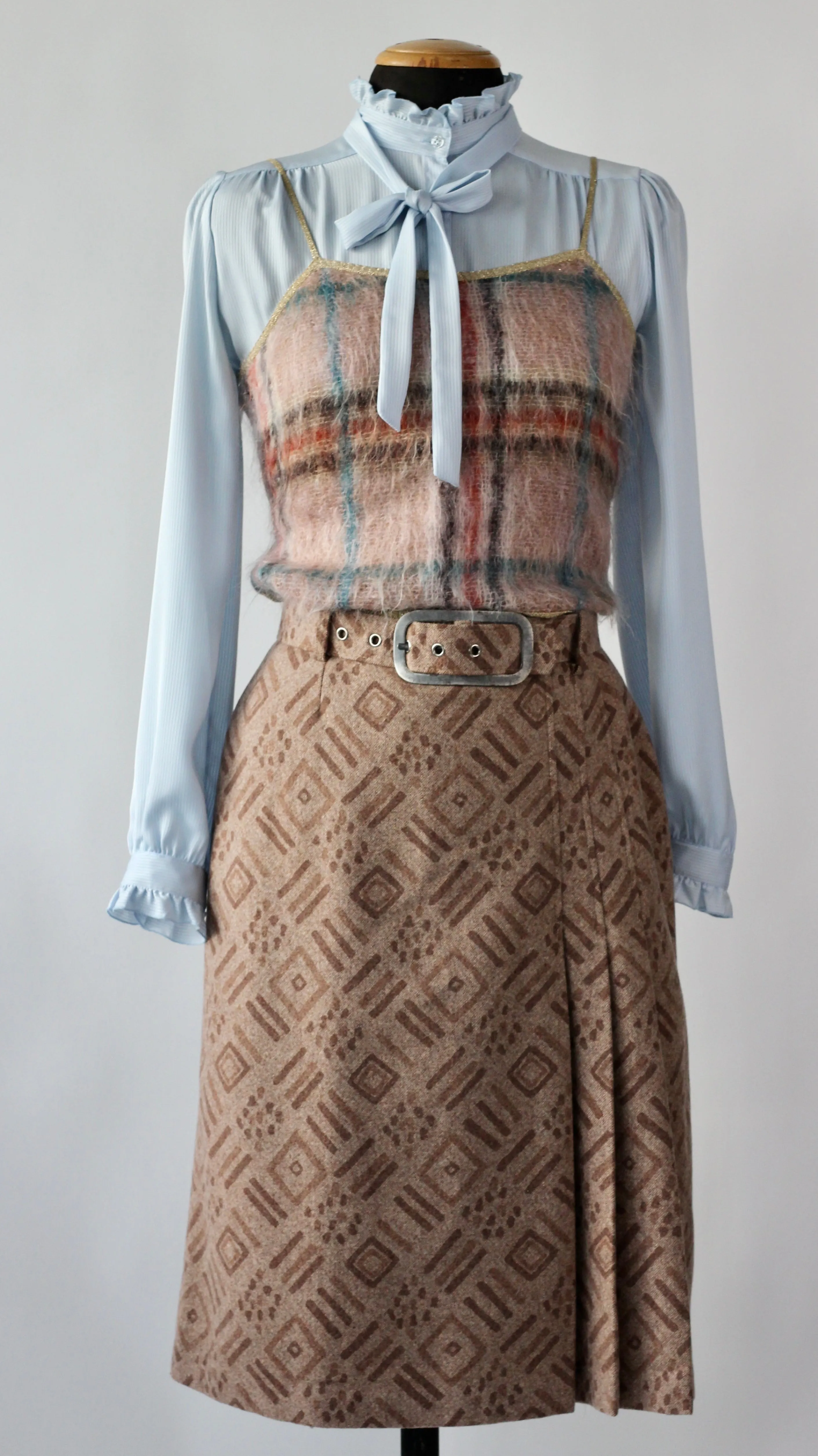 Vintage Beige High Waisted Skirt//Size S/M