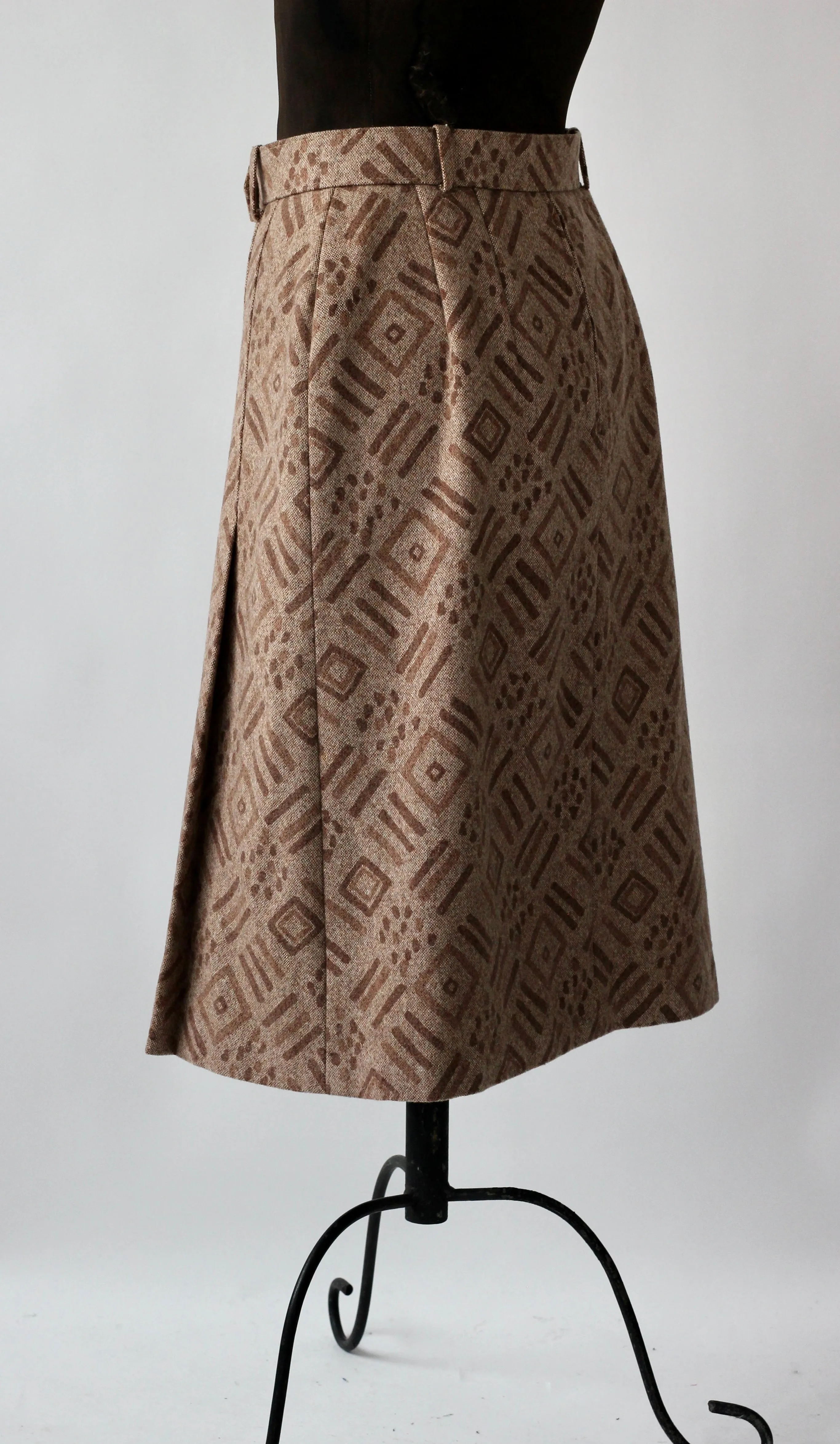 Vintage Beige High Waisted Skirt//Size S/M