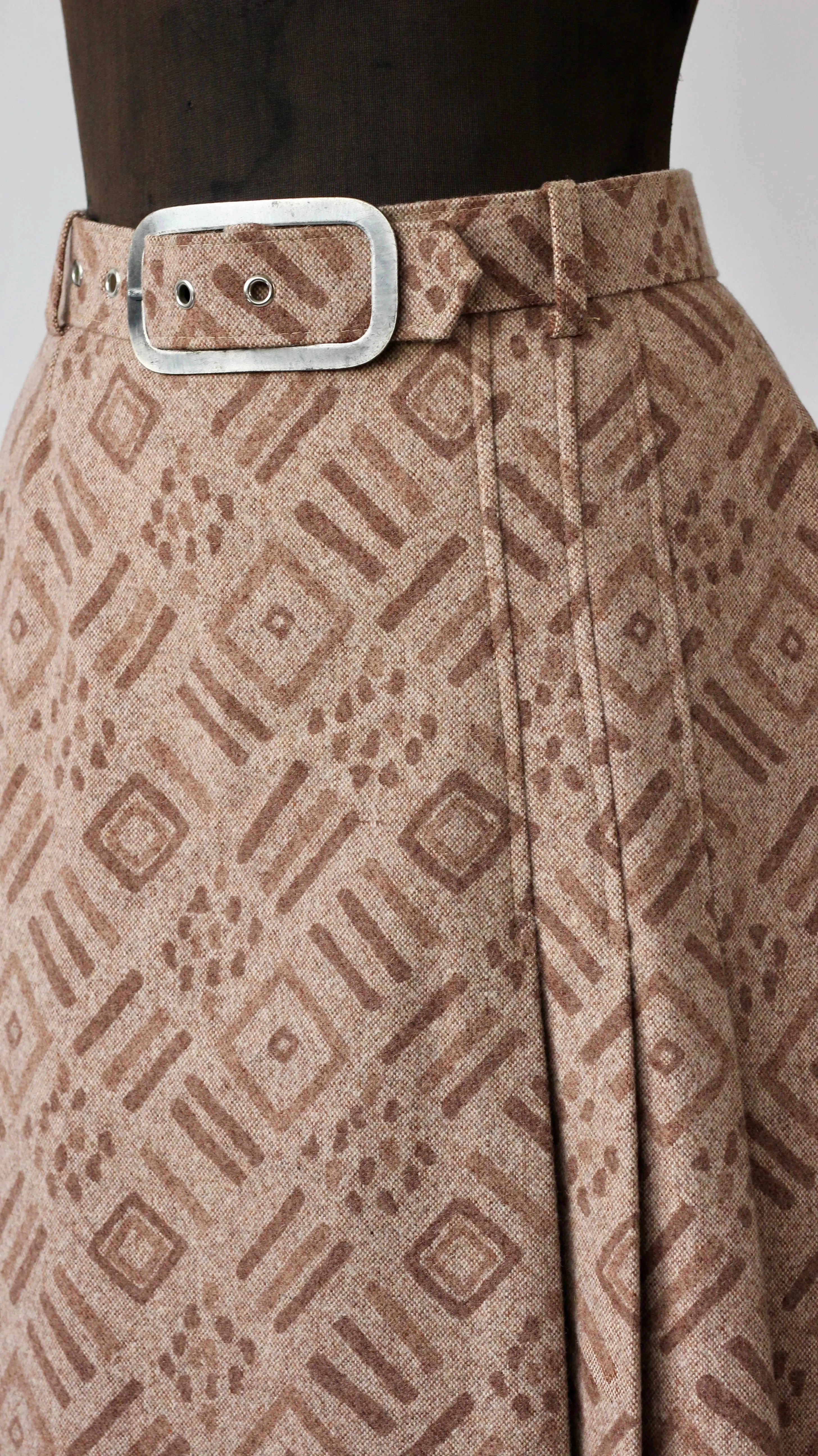 Vintage Beige High Waisted Skirt//Size S/M