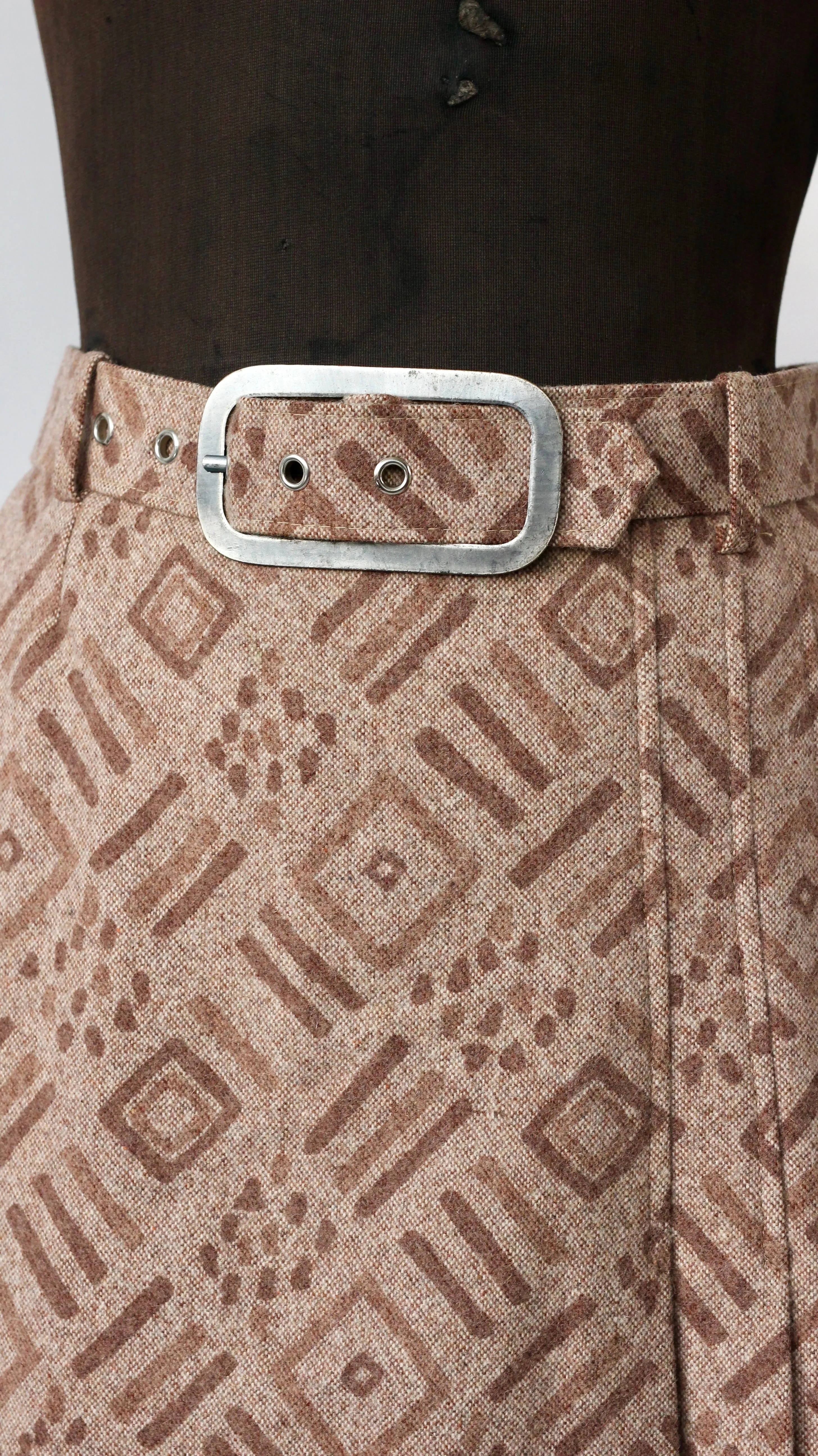 Vintage Beige High Waisted Skirt//Size S/M